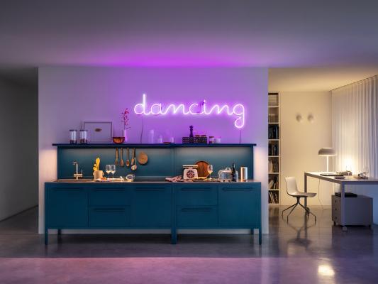 Frame Kitchen, colore blu e luci viola - Foto: Fantin