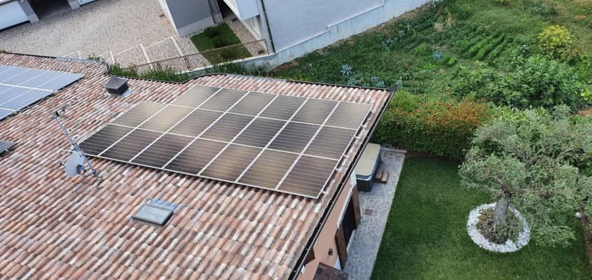 Impianto fotovoltaico su tetto a falde