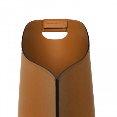 Dettaglio borsa porta pellet in cuoio Sapel by Limac Design