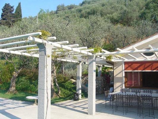 Pergola con rampicante by Arte Ferro