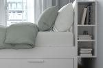 Dettaglio del letto alla francese Brimnes di Ikea