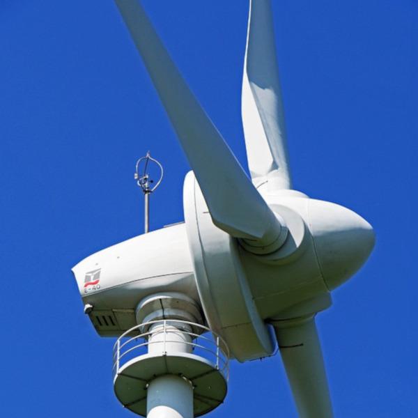 Wind turbines equipped with anemometer for large plants