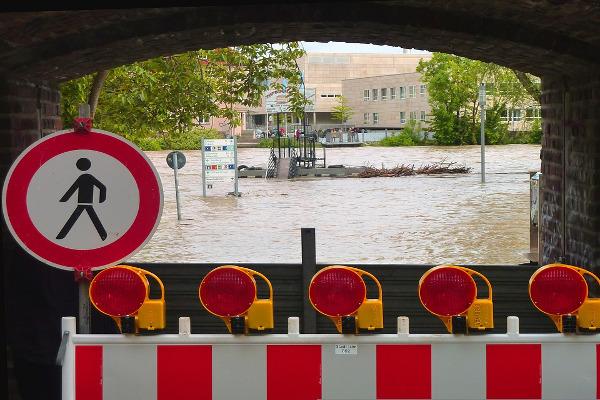 Segnalazione di pericolo allagamento con lampeggianti