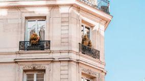 Il balcone alla francese, caratteristiche e come decorarlo