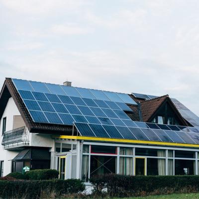 Casa energetizzata con impianto fotovoltaico collegabile a vetrate riscaldanti