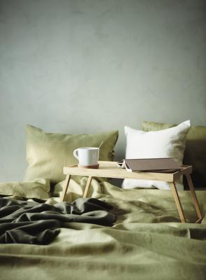 Regali di Natale low cost: vassoio per letto - Foto: Ikea