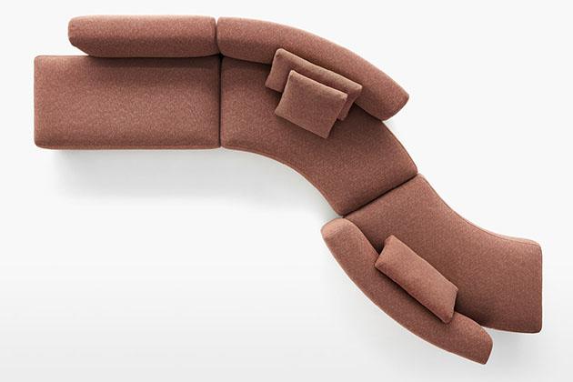 Il divano componibile della MDF ha linee molto sinuose