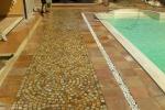 Bordo piscina in pietra naturale di Castelli Romani