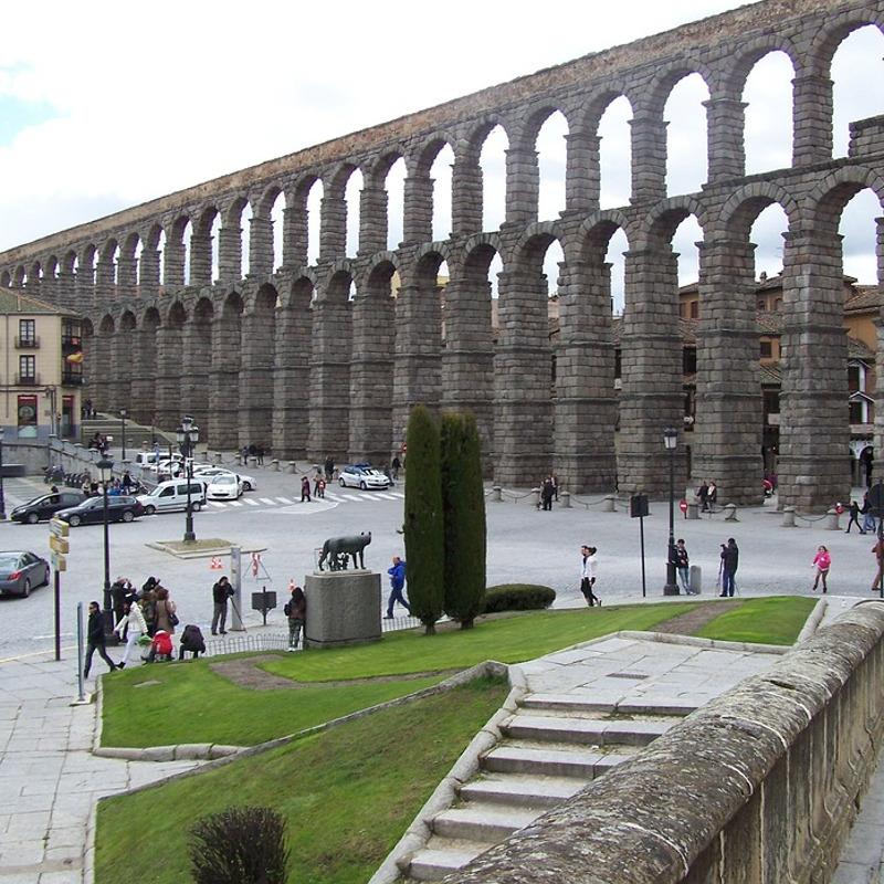 Acquedotto Romano a Segovia realizzato con cementizio e muratura di tufo