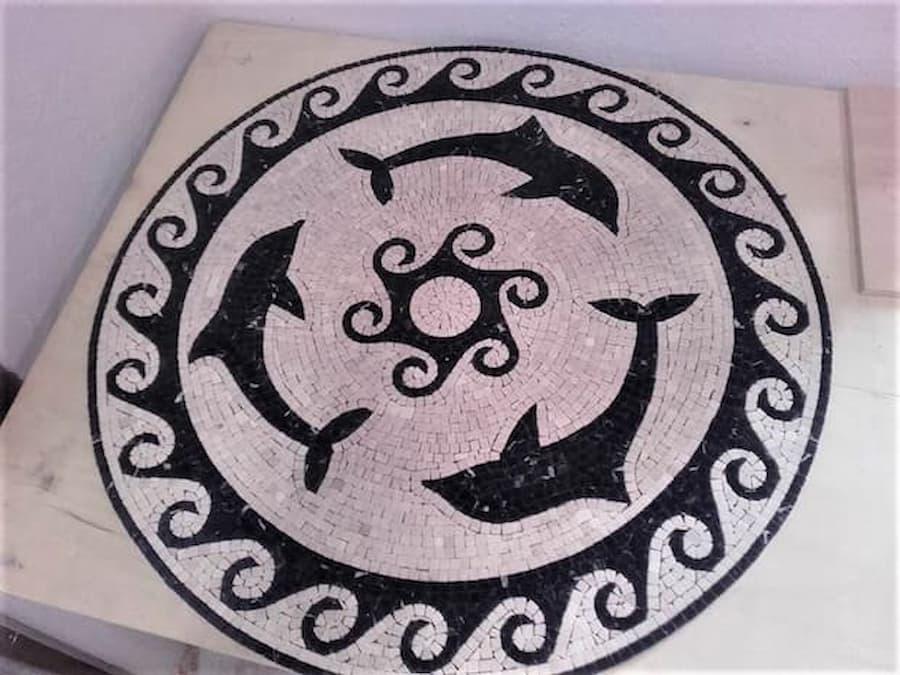 Piscina termale Roma delfini di il mosaico artistico