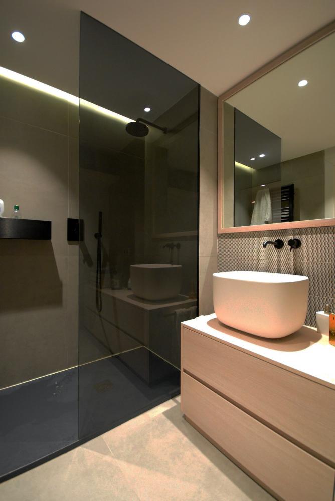 Configurazione intelligente dei sanitari in un bagno piccolo - Foto: Unsplash