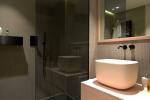 Configurazione intelligente dei sanitari in un bagno piccolo - Foto: Unsplash
