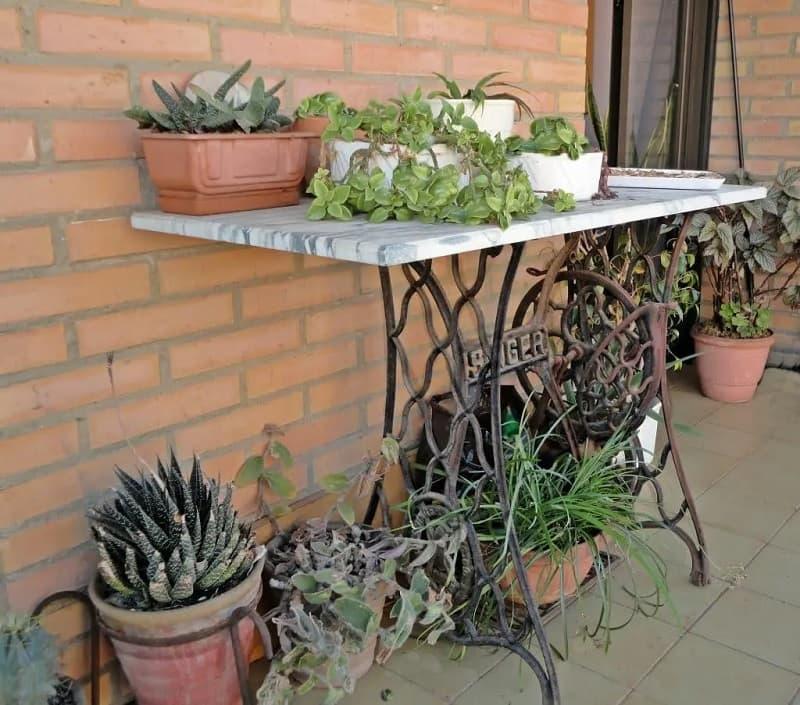 Mobile-tavolo da esterno, da maxsold.com