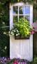 Recuperare porte vecchie per creare una fioriera da giardino, da copperleaftreasures.com