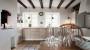 Cucina in muratura in stile country francese - Foto: Getty Images