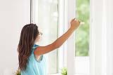 Aprire le finestre è un buon modo per controllare l'umidità