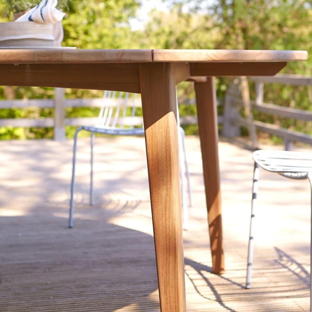 Dettaglio tavolo giardino scandinavo Grasshoper da Tikamoon