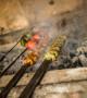 Pulire gli accessori del barbecue - Getty Images