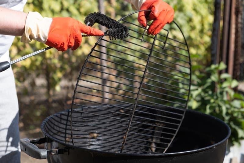 Come pulire il barbecue a carbonella, da 21oak.com