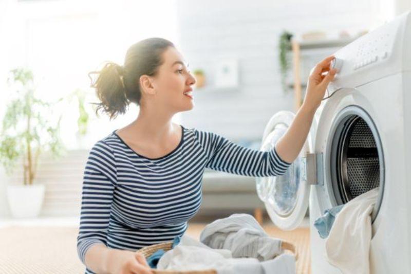 Non caricare troppo la lavatrice è una delle accortezze richieste