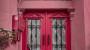 Abbellire porta ingresso: verniciatura a contrasto - Foto: Pexels