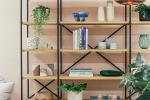 Abbellire la libreria con accessori in stile eclettico - Foto: Pexels