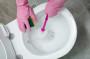Come pulire il bagno: la seconda passata del wc col metodo cinese