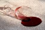 Macchia di vino rosso su tappeto