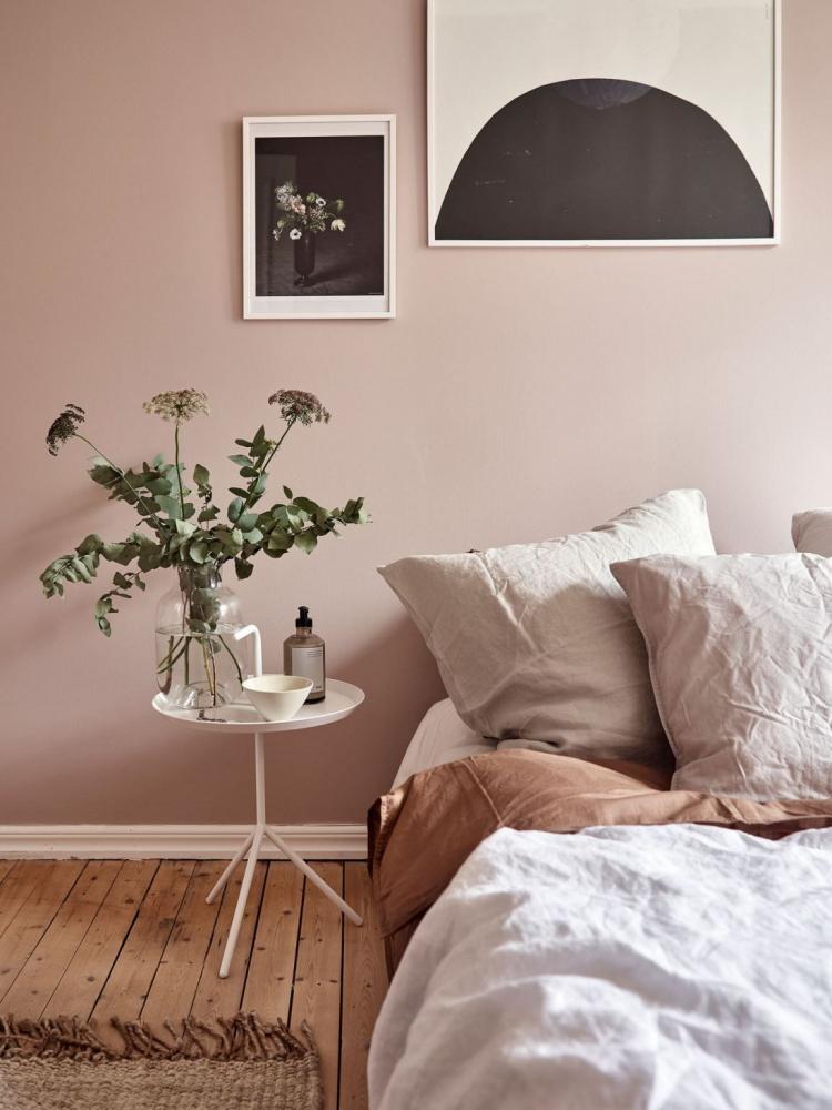 Camera letto con pareti rosa