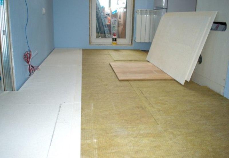Come insonorizzare una stanza: pannelli in lana di pietra al pavimento