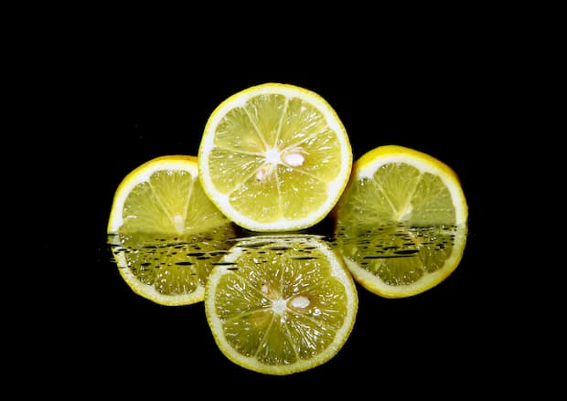 Using lemon as a degreaser - Pexels, Lidya Kohen