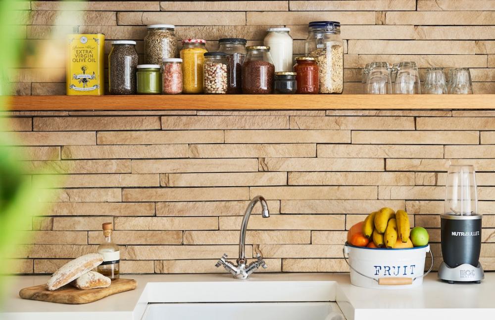 Foto - Idee per abbellire gli scaffali a vista in cucina