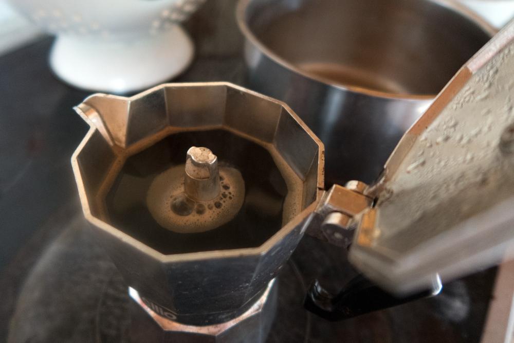 Caffè che trabocca e sporca piano cottura - Foto Pixabay