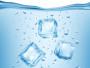 Come rinfrescare una stanza: indirizzare il flusso del ventilatore su un contenitore con acqua e ghiaccio ha effetto refrigerante