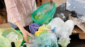 Usare meno plastica in casa: 10 consigli per riuscirci
