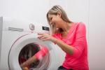 Fare la lavatrice per non lasciare panni sporchi nella cesta della biancheria