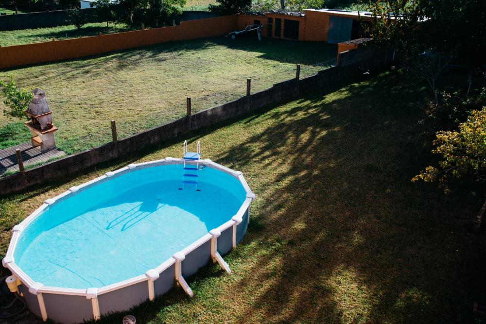 Zone d'ombra per evitare evaporazione dell'acqua della piscina