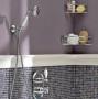 Ambientazione minimalista con rubinetti bagno vintage di Viadurini