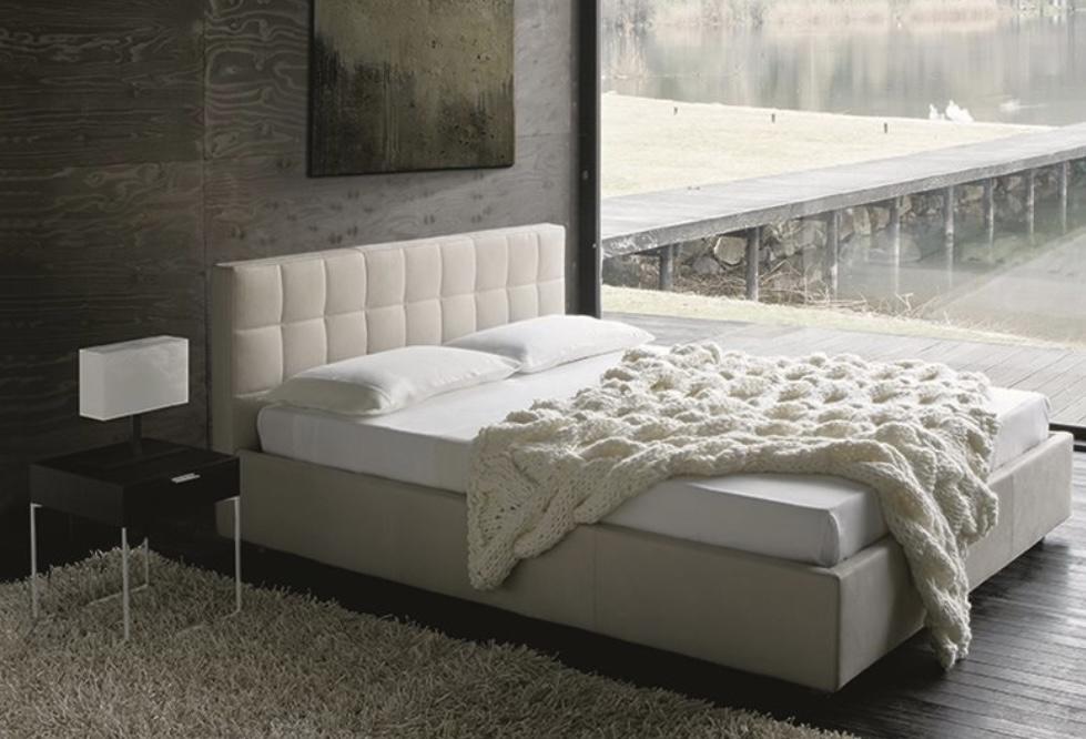 Zanotta, idea di camera da letto con comodino moderno perfetto per casa vacanza montagna