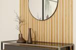 Listelli legno decorativi: parete con listelli in legno reggente uno specchio (fonte: planeo-shop.it)