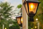 Arredare una veranda rustica: la luce soffusa delle lanterne