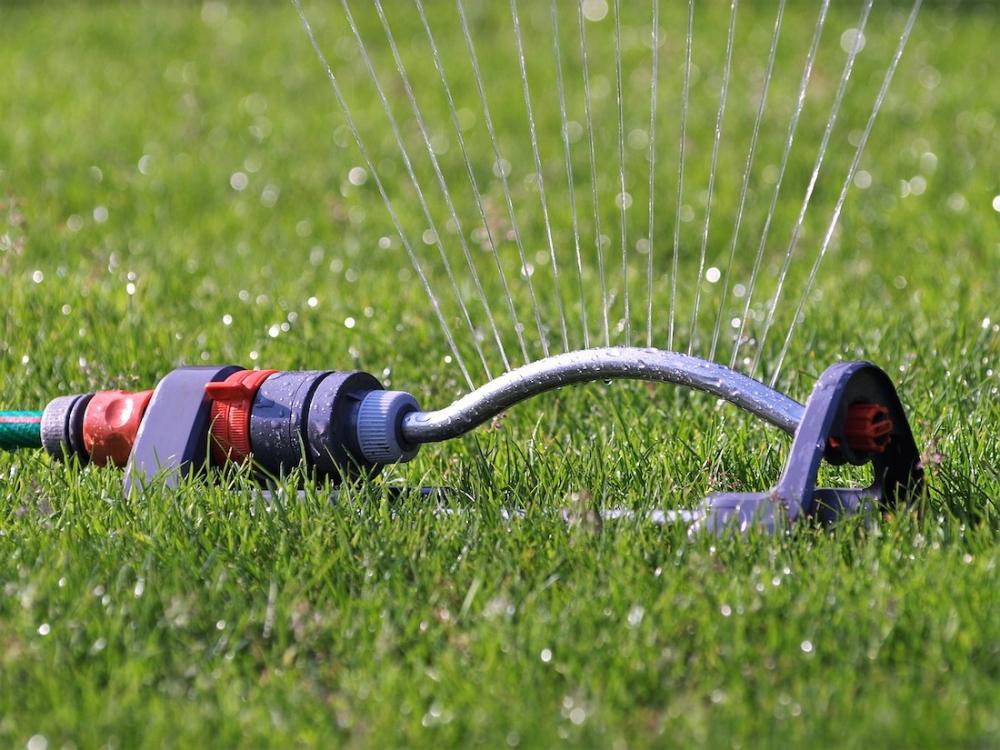 Irrigazione automatica del prato - Foto: Pixabay