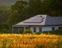 Pannelli solari su casa di campagna