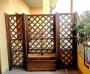 Privacy balcone con grigliati e fioriere in legno - Cereda Legnami