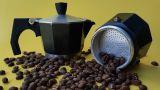 Nuove macchinette del caffè colorate in cucina