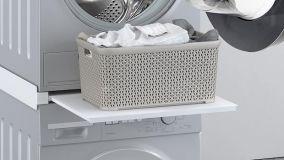 Impilare lavatrice e asciugatrice con un ripiano estraibile