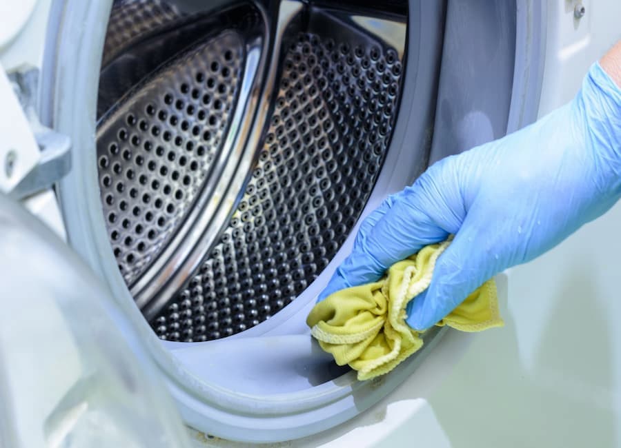 The washing machine gasket should be cleaned at least every 2 weeks