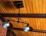 Per l'illuminazione esterno tettoie in legno non usate lampade ad incandescenza