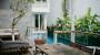 Esempi progetti giardini: patio con piscina in pochi metri quadri – Foto: Unsplash