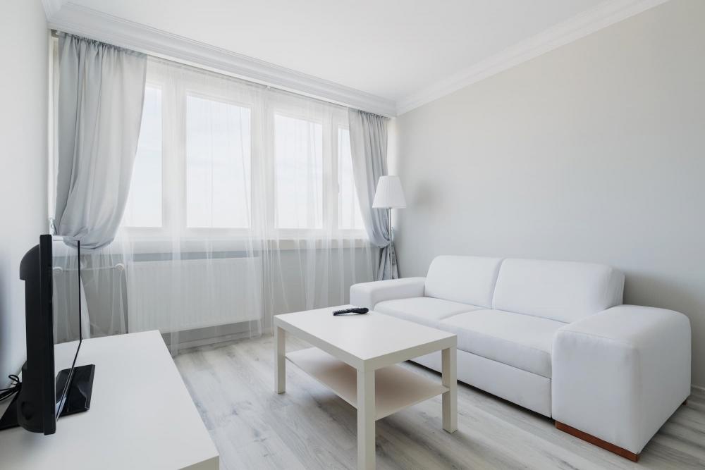 L'arredamento minimalista è ideale per le stanza con poca luce